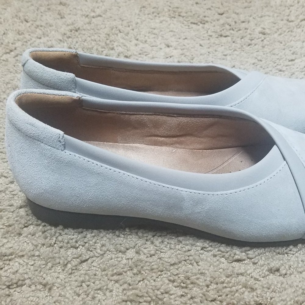 Clark's Unstructured Grey Suede Shoes - Picture 3 of 6